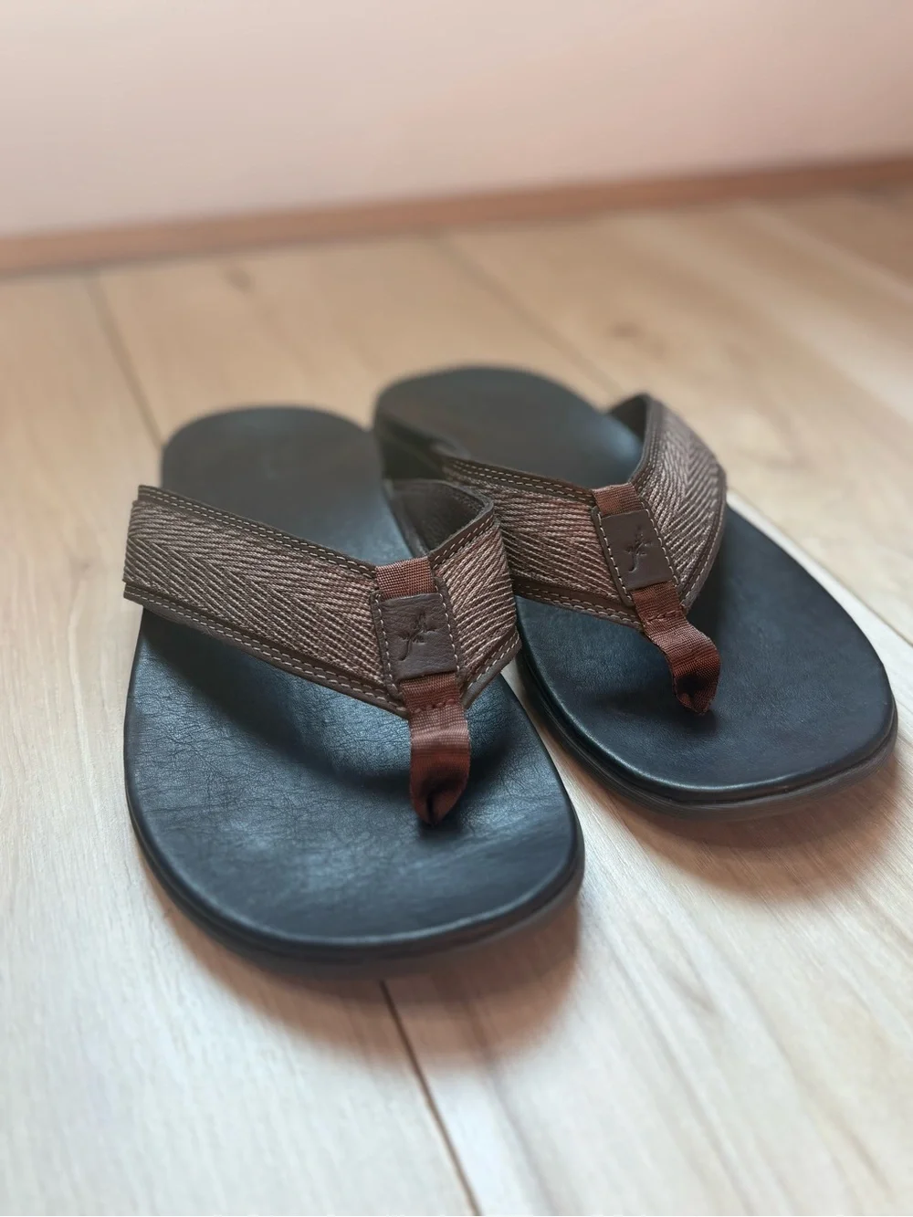 Chaco Men’s Flip Flops Brown Toe Post Sandals Size 9